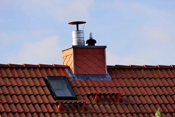 Czy na komin zewnętrzny potrzebne jest pozwolenie? Sprawdź, co musisz wiedzieć